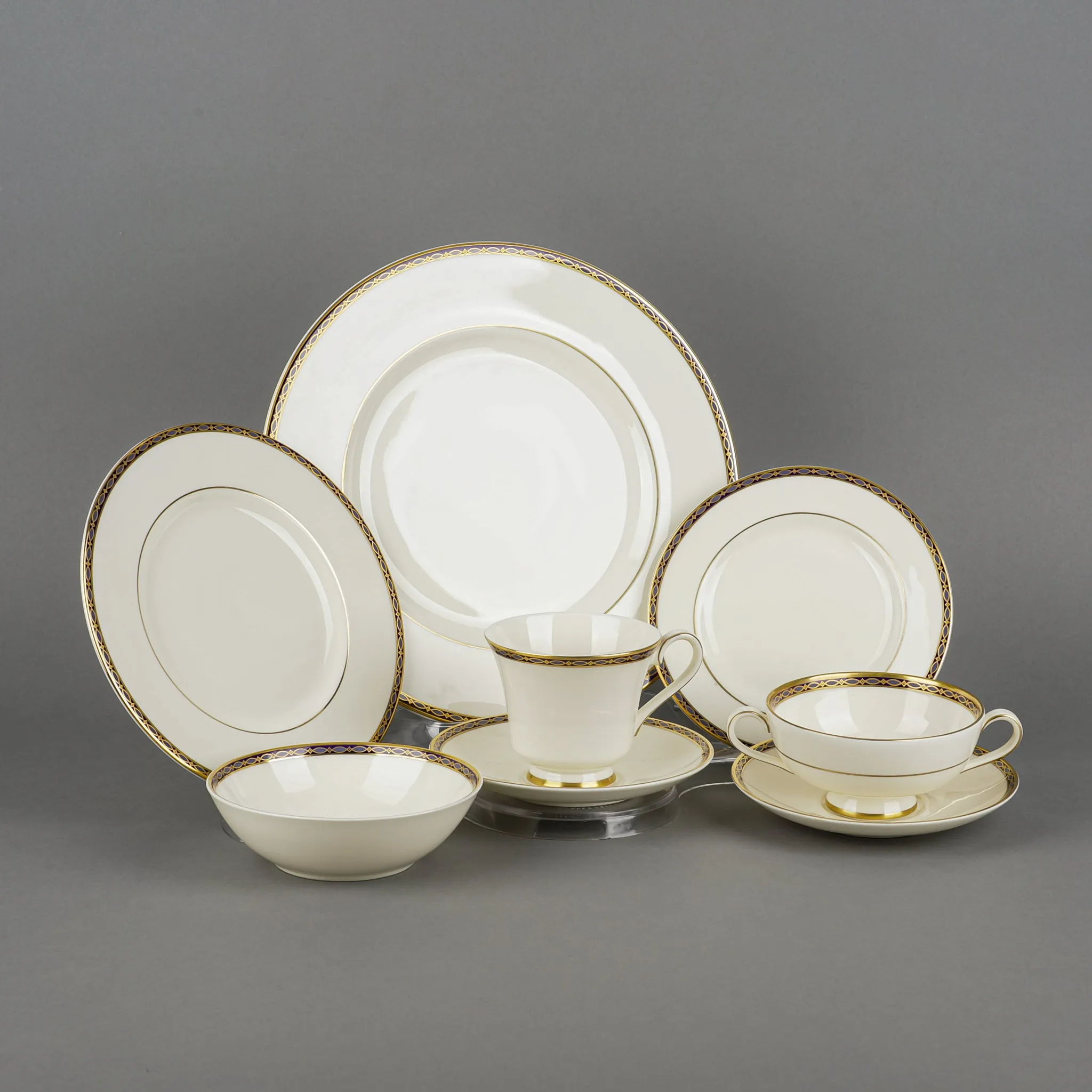 MINTON St. James - 7 Place Settings  