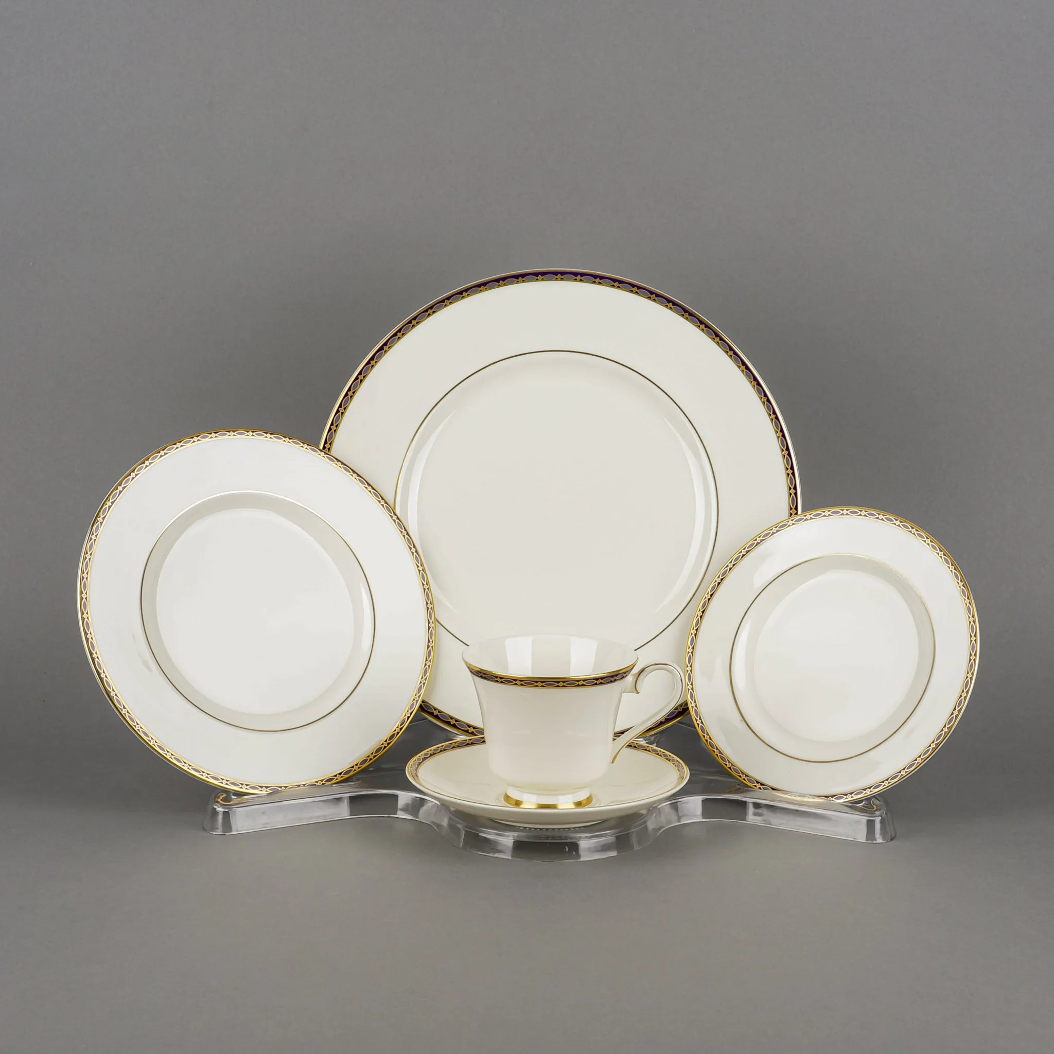 MINTON St. James - 7 Place Settings  